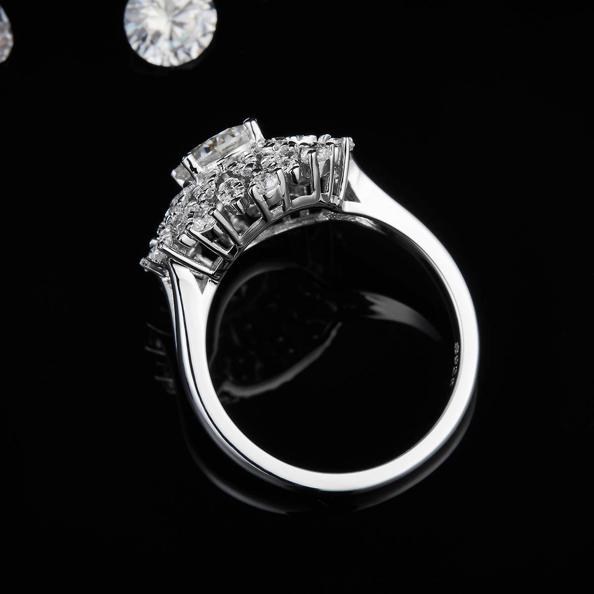 豪华满钻女戒S925银镀白金定制选款主石莫桑钻1.0ct/副石高碳钻