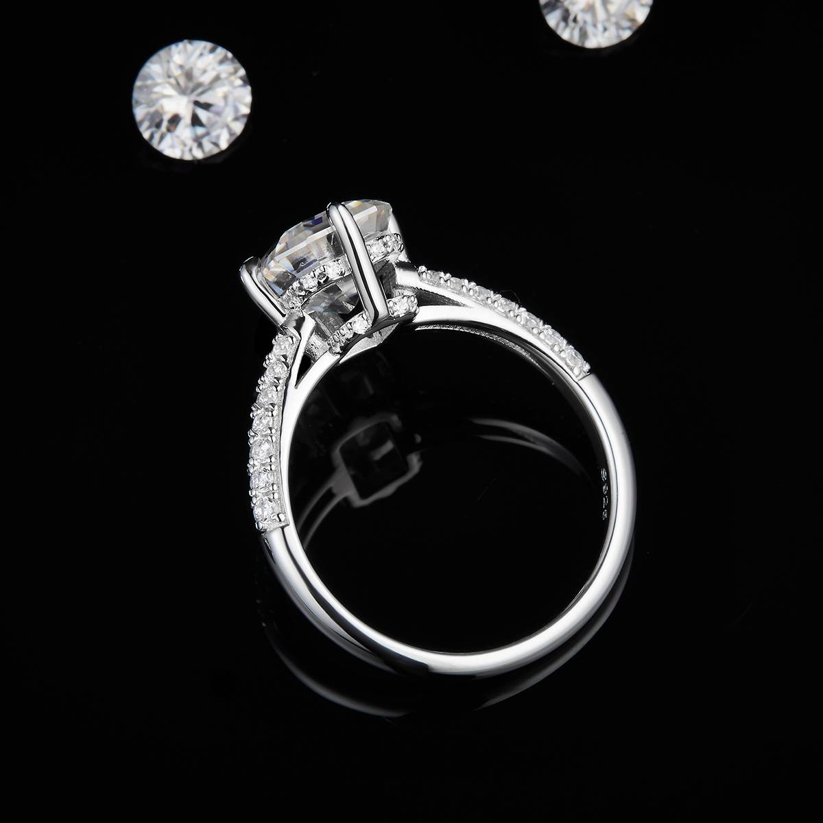 Emerald Cut Women's Ring S925 Silver Plated Platinum Customized Selection Main Stone Moissanite Diamond 3.0ct/Secondary Stone High Carbon Diamond