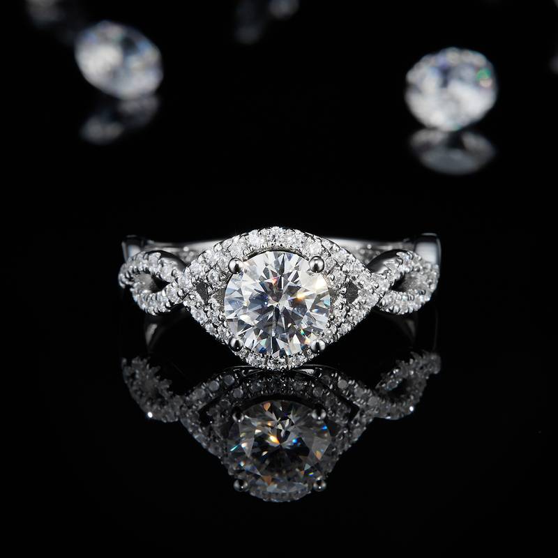 扭臂圆包女戒S925银镀白金定制选款主石莫桑钻1.0ct/副石高碳钻