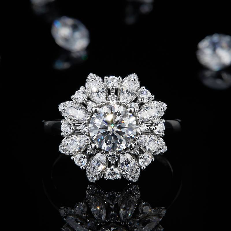 豪华太阳花女戒S925银镀白金定制选款主石莫桑钻1.0ct/副石高碳钻