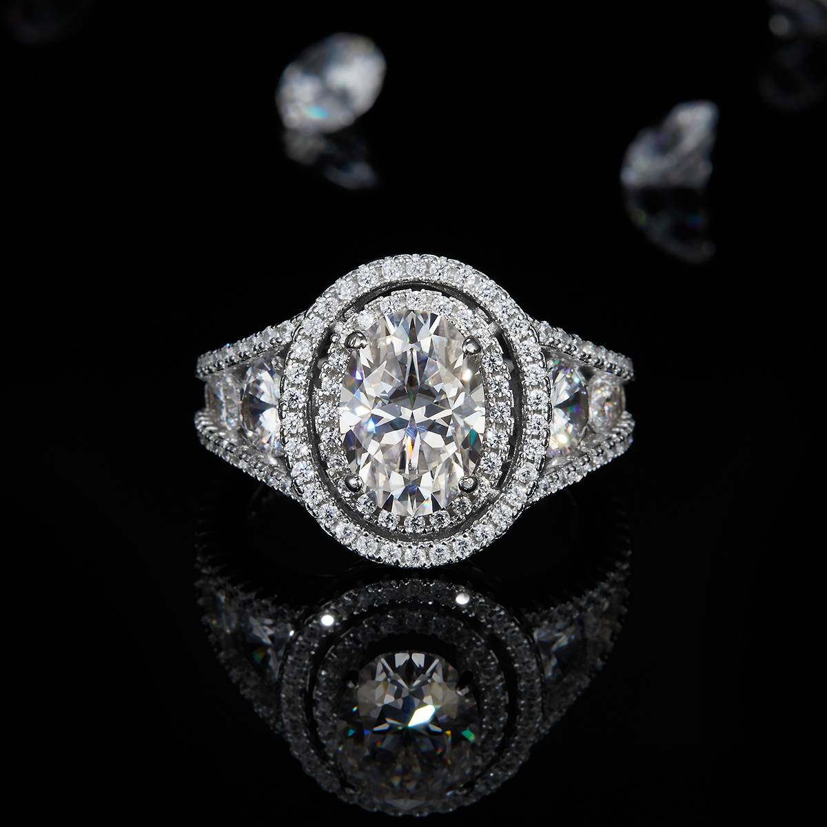 Exquisite egg shaped women's ring S925 silver plated platinum custom selection main stone moissanite diamond 2.5ct/secondary stone high carbon diamond