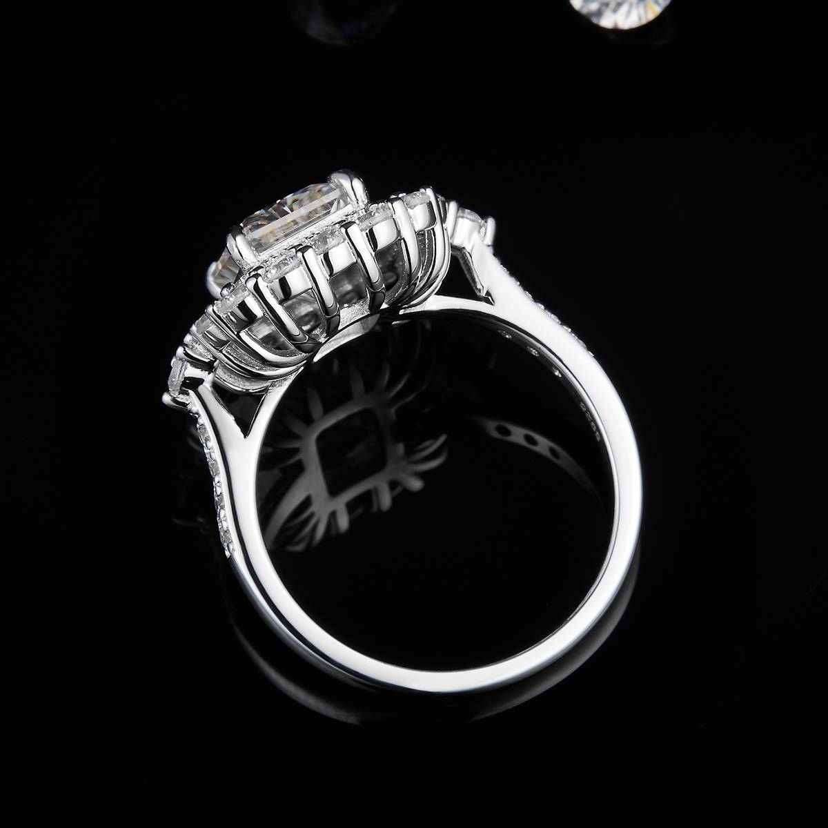 雷迪恩女戒S925银镀白金定制选款主石莫桑钻3.0ct/副石高碳钻