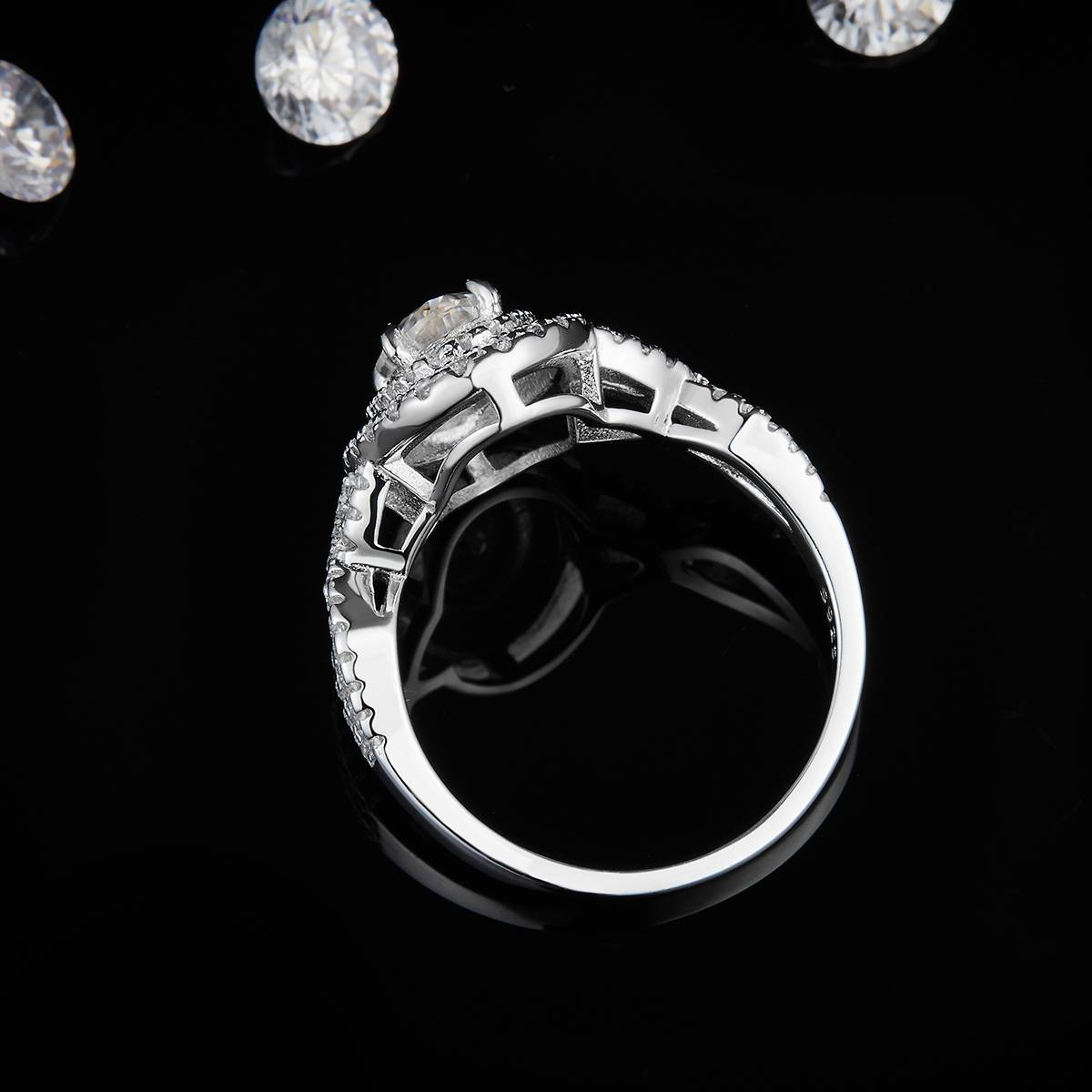 豪华蛋形女戒S925银镀白金定制选款主石莫桑钻1.0ct/副石高碳钻