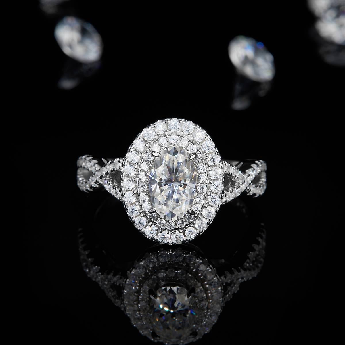 豪华蛋形女戒S925银镀白金定制选款主石莫桑钻1.0ct/副石高碳钻