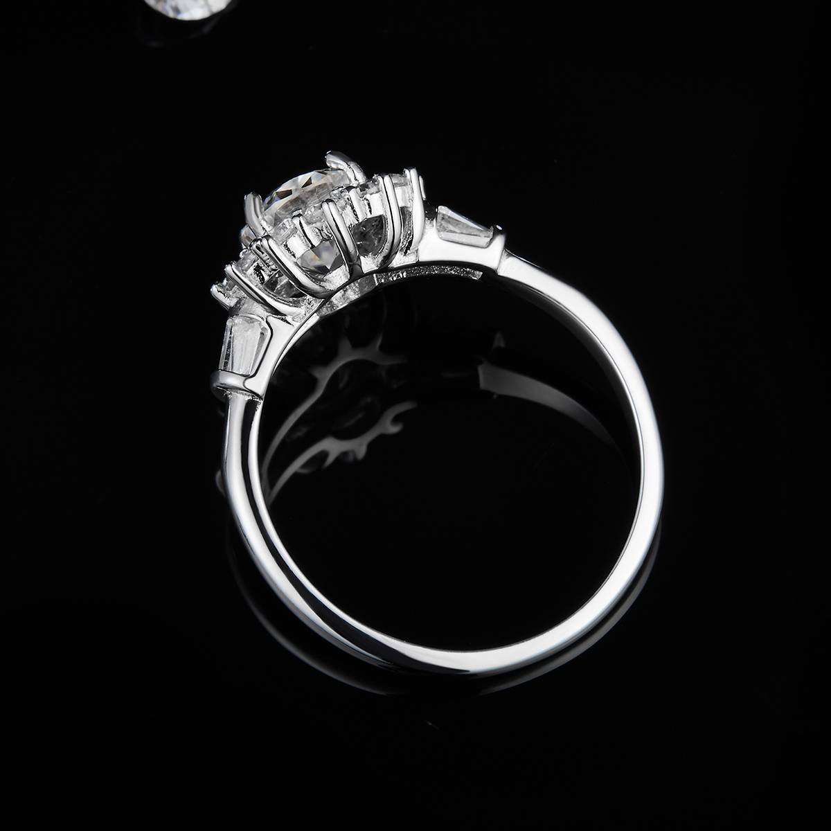 蛋形女戒S925银镀白金定制选款主石莫桑钻1.5ct/副石高碳钻