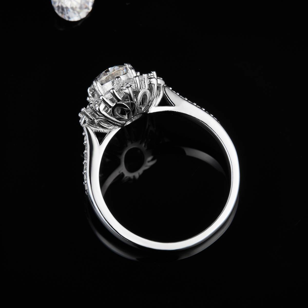 蛋形女戒S925银镀白金定制选款主石莫桑钻1.5ct/副石高碳钻