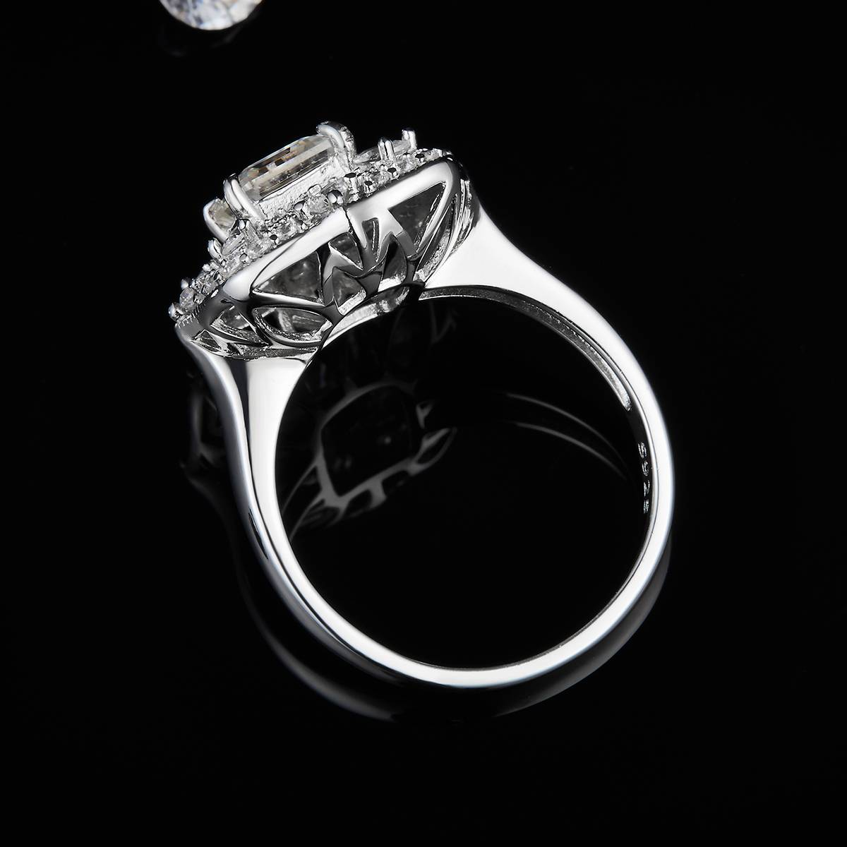 公主方女戒S925银镀白金定制选款主石莫桑钻1.0ct/副石高碳钻