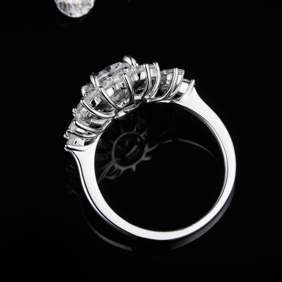 蛋形女戒S925银镀白金定制选款主石莫桑钻2.0ct/副石高碳钻