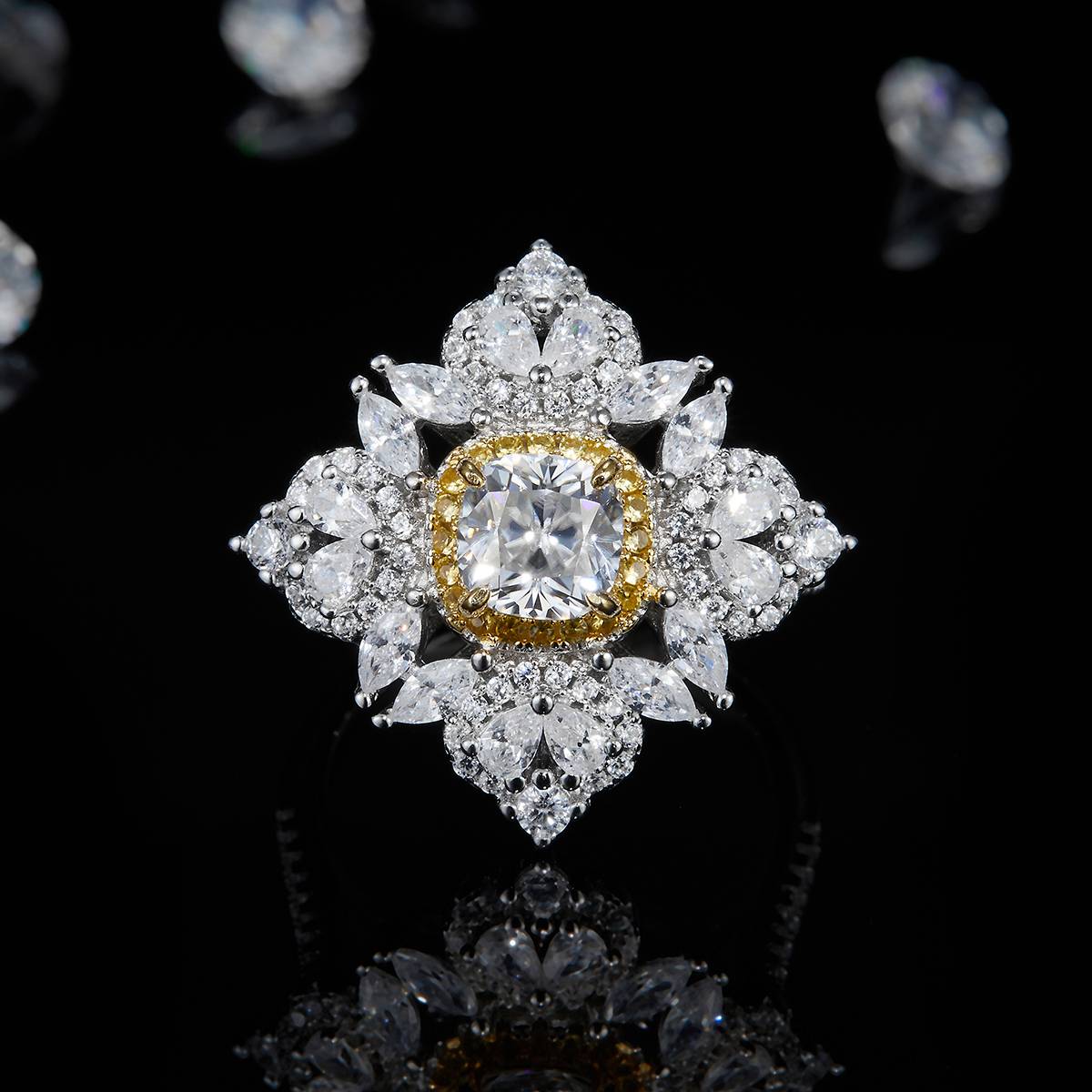 枕形女戒S925银镀白金+K黄定制选款主石莫桑钻1.0ct/副石高碳钻
