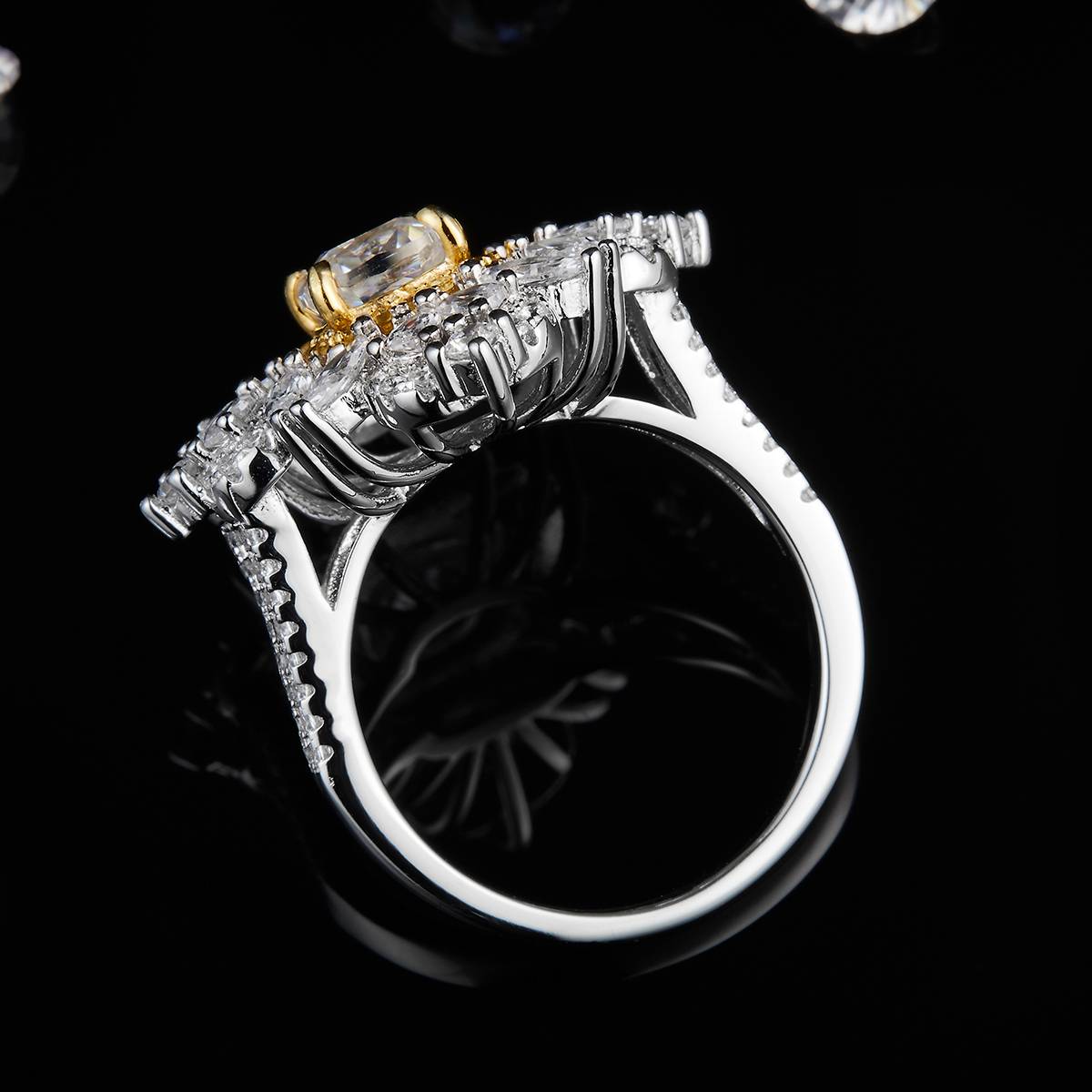 枕形女戒S925银镀白金+K黄定制选款主石莫桑钻1.0ct/副石高碳钻