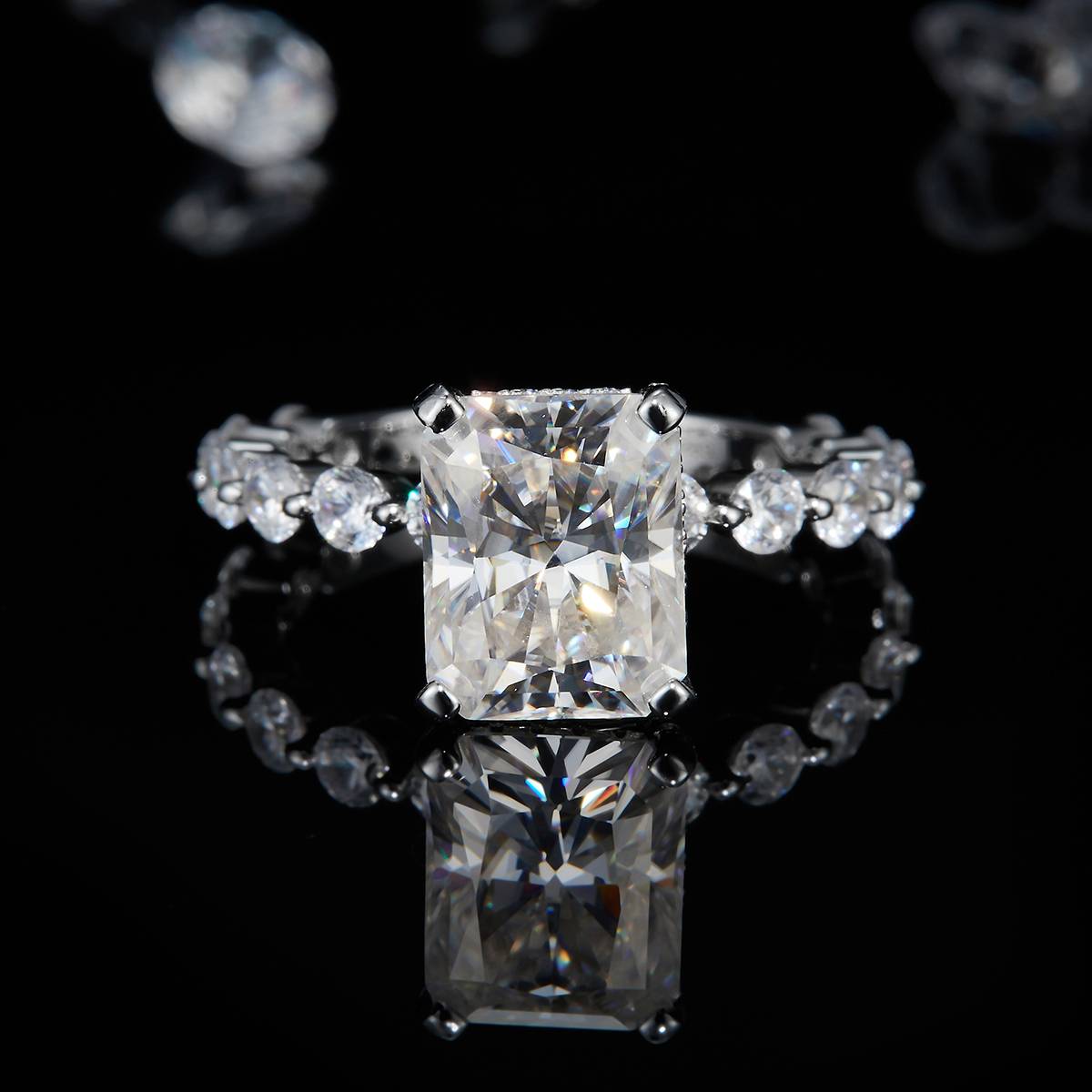 祖母绿切割女戒S925银镀白金定制选款主石莫桑钻4.0ct/副石高碳钻