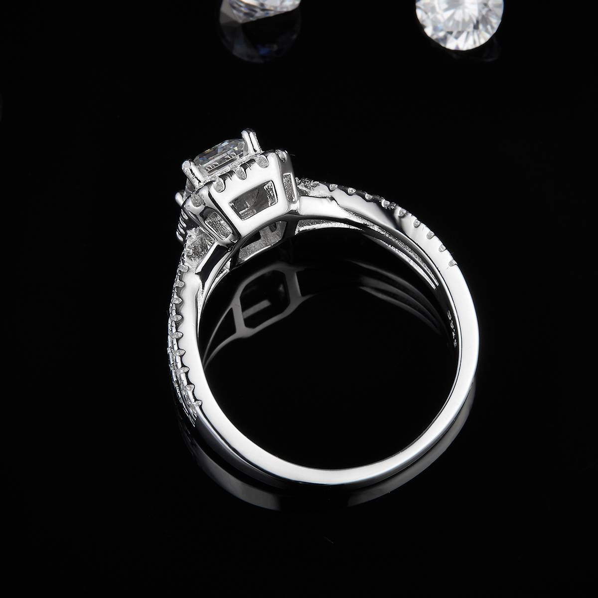 Light luxury emerald cut women's ring S925 silver plated platinum custom selection main stone Moissanite diamond 1.0ct/secondary stone high carbon diamond