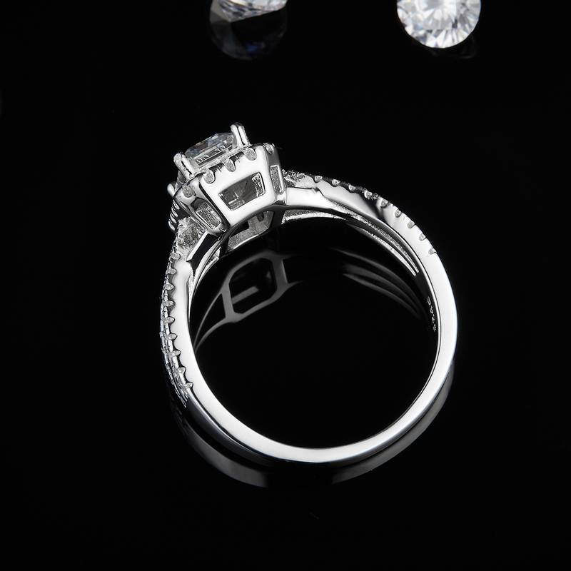 轻奢祖母绿切割女戒S925银镀白金定制选款主石莫桑钻1.0ct/副石高碳钻