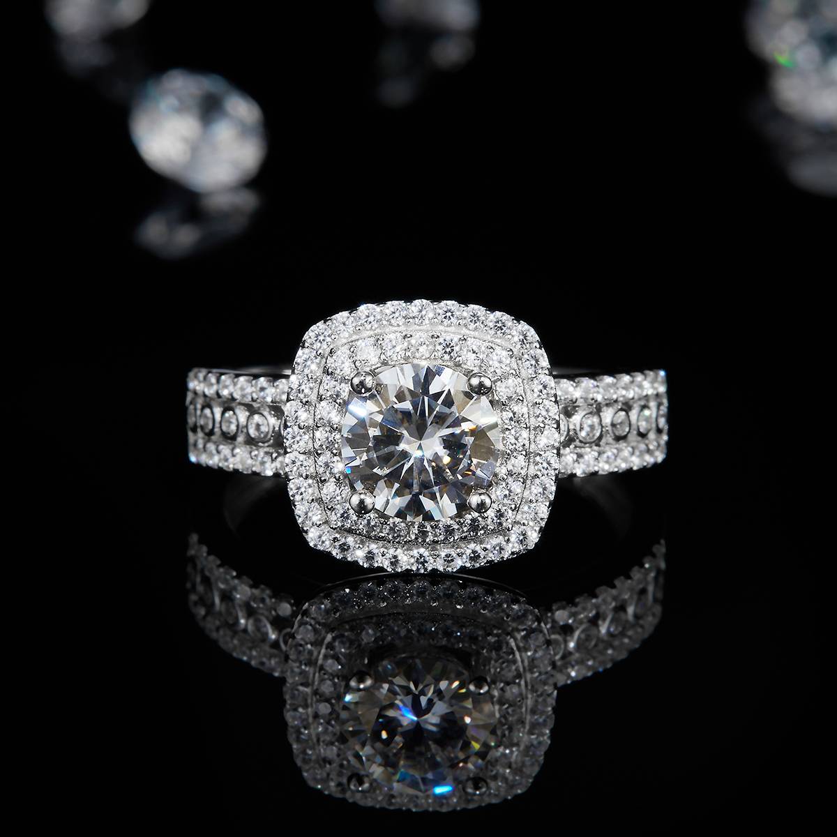 豪华方包女戒S925银镀白金定制选款主石莫桑钻1.0ct/副石高碳钻