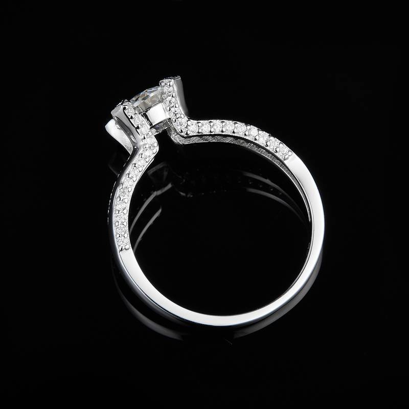 单头女戒S925银镀白金定制选款主石莫桑钻1.0ct/副石高碳钻