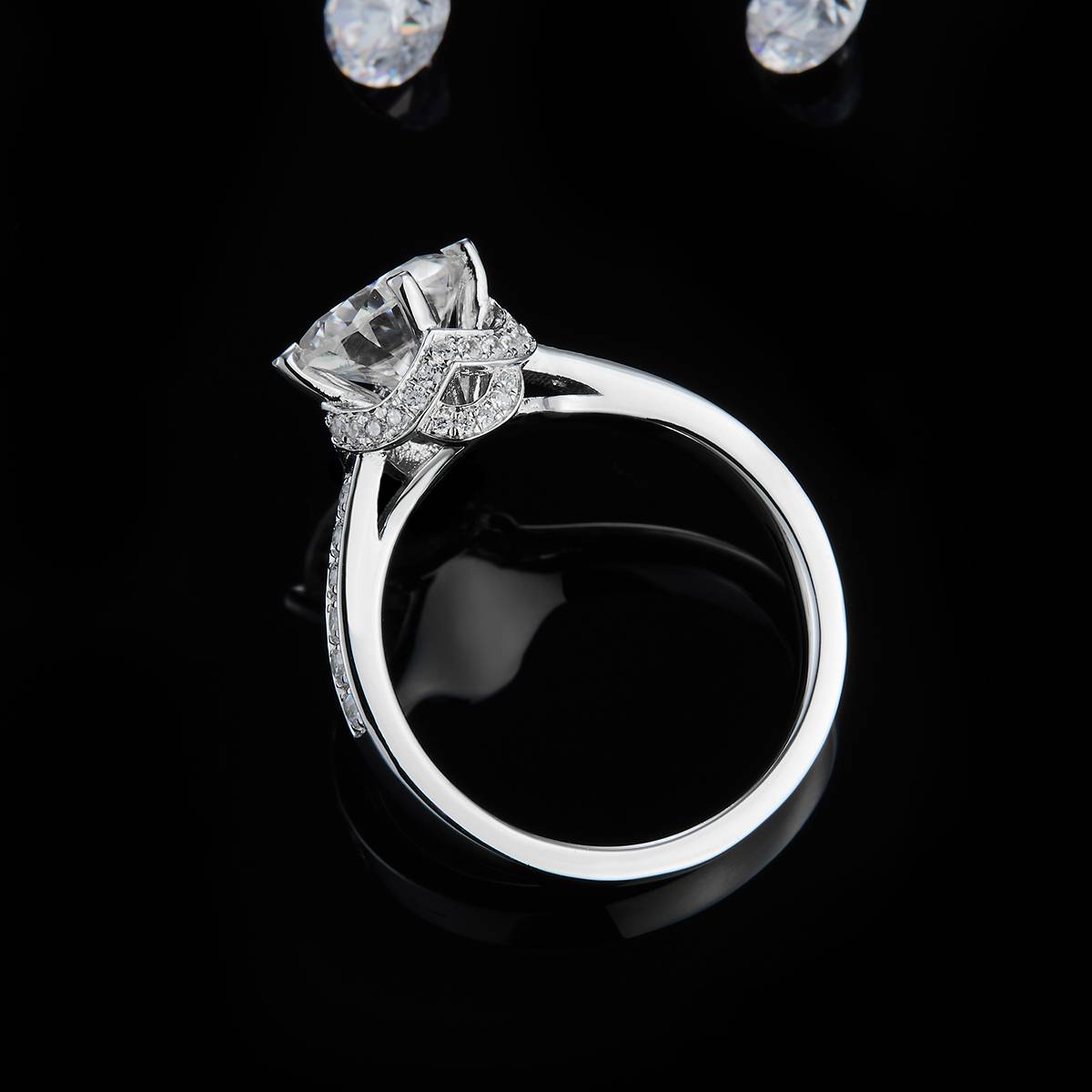 Flower bud four claw women's ring S925 silver plated platinum customized main stone moissanite  2.0ct/secondary stone high carbon diamond