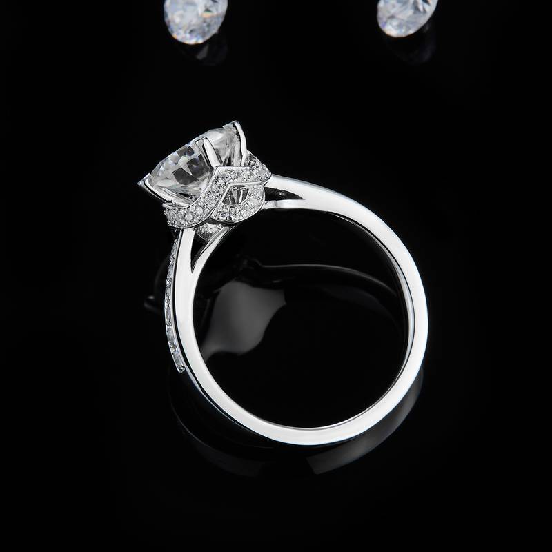 Flower bud four claw women's ring S925 silver plated platinum customized main stone moissanite diamond 2.0ct/secondary stone high carbon diamond
