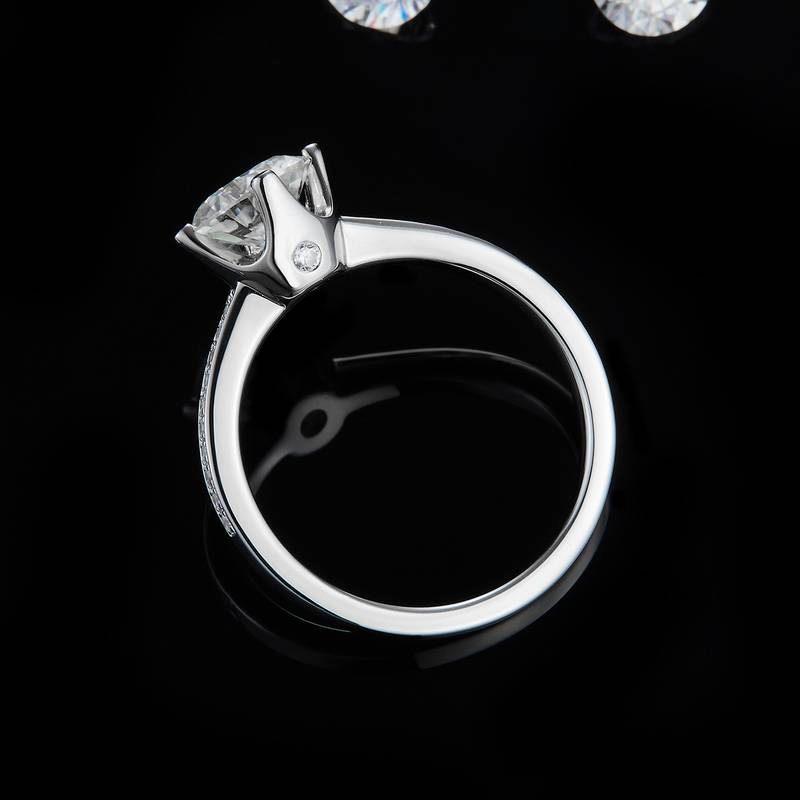 Straight arm micro inlaid four claw women's ring S925 silver plated platinum customized main stone moissanite diamond 1.0ct/secondary stone high carbon diamond