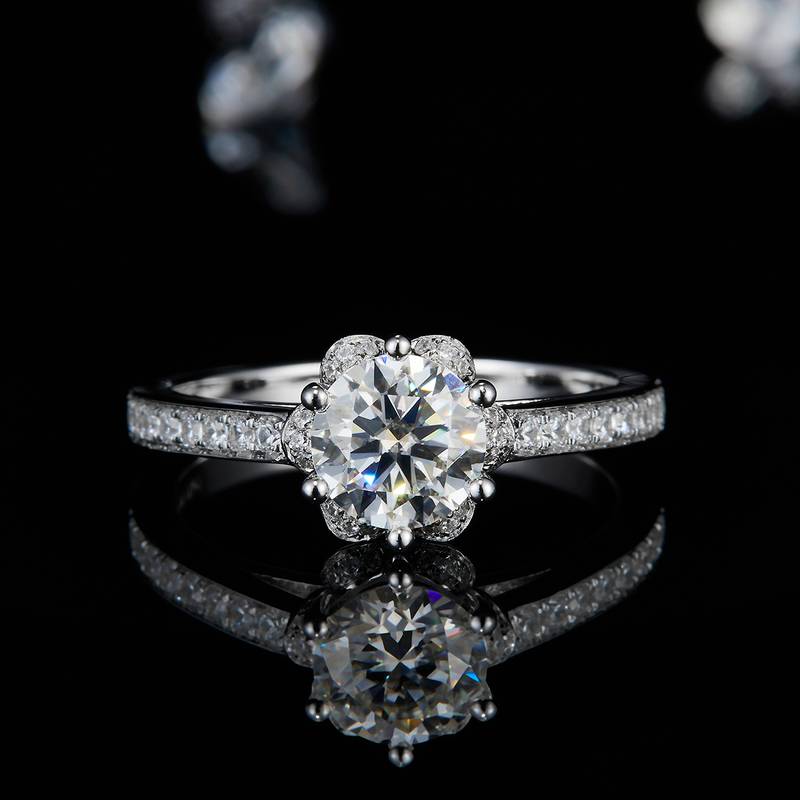 心花怒放围镶女戒S925银镀白金女戒定制主石莫桑钻1.0ct/副石高碳钻