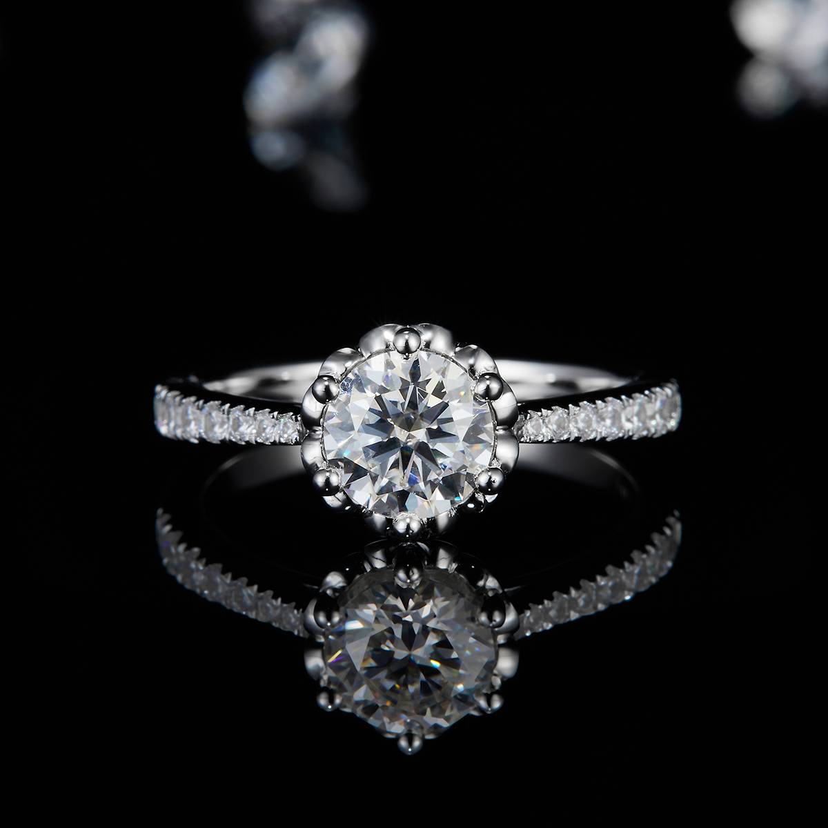 直臂花苞六爪女戒S925银镀白金定制主石莫桑钻1.0ct/副石高碳钻