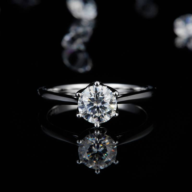 Six Claw Women's Ring S925 Silver Plated Platinum Customized Main Stone Moissanite Diamond 1.0ct