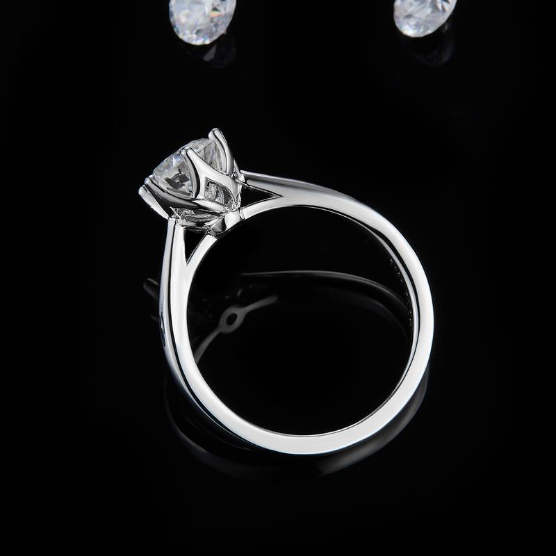 Six Claw Women's Ring S925 Silver Plated Platinum Customized Main Stone Moissanite Diamond 1.0ct