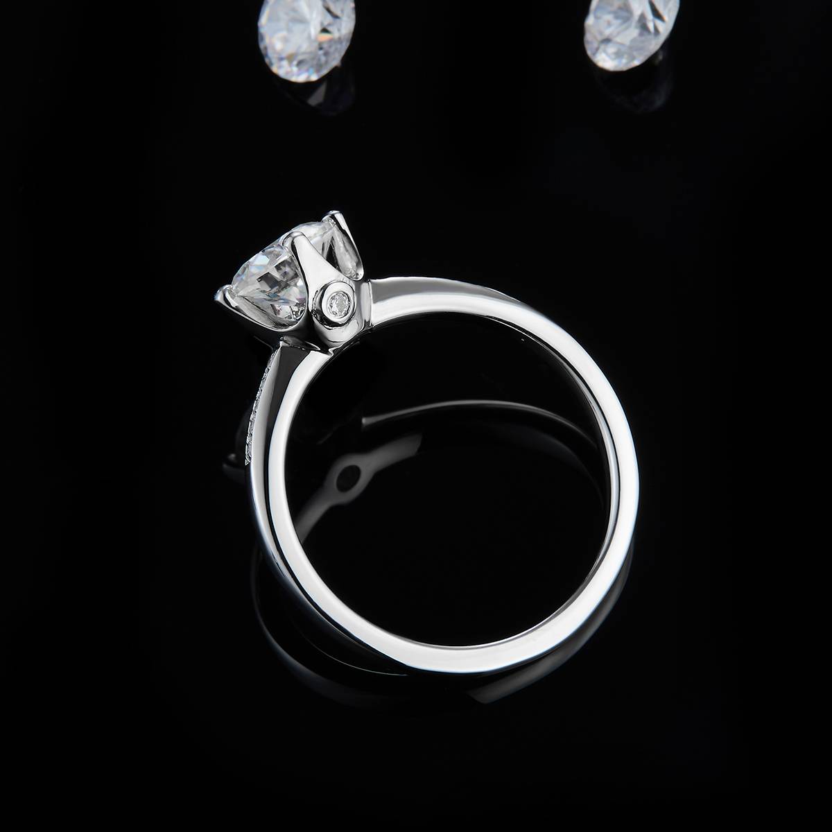 微镶四爪女戒S925银镀白金定制主石莫桑钻1.2ct/副石高碳钻