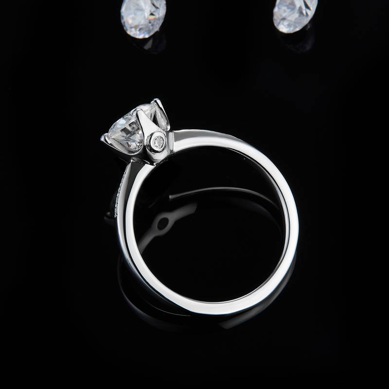 微镶四爪女戒S925银镀白金定制主石莫桑钻1.2ct/副石高碳钻