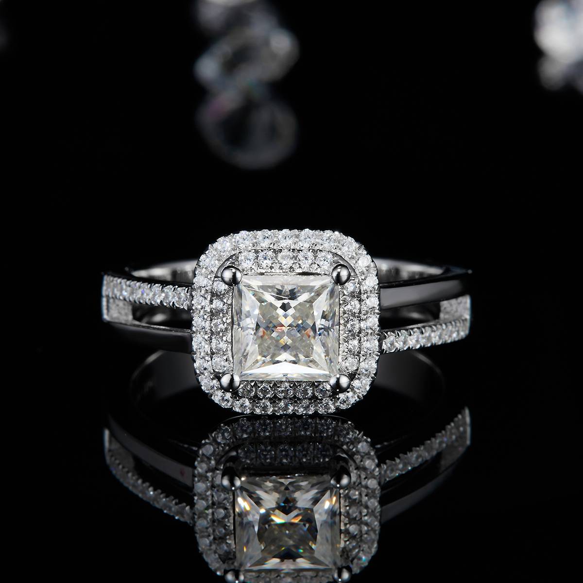 公主方豪华围镶女戒S925银镀白金定制主石莫桑钻1.0ct/副石高碳钻