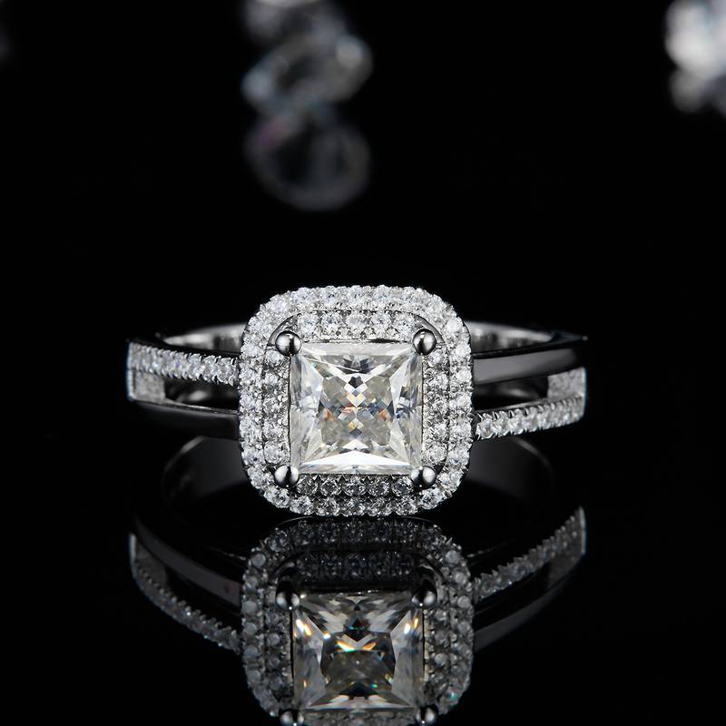 公主方豪华围镶女戒S925银镀白金定制主石莫桑钻1.0ct/副石高碳钻