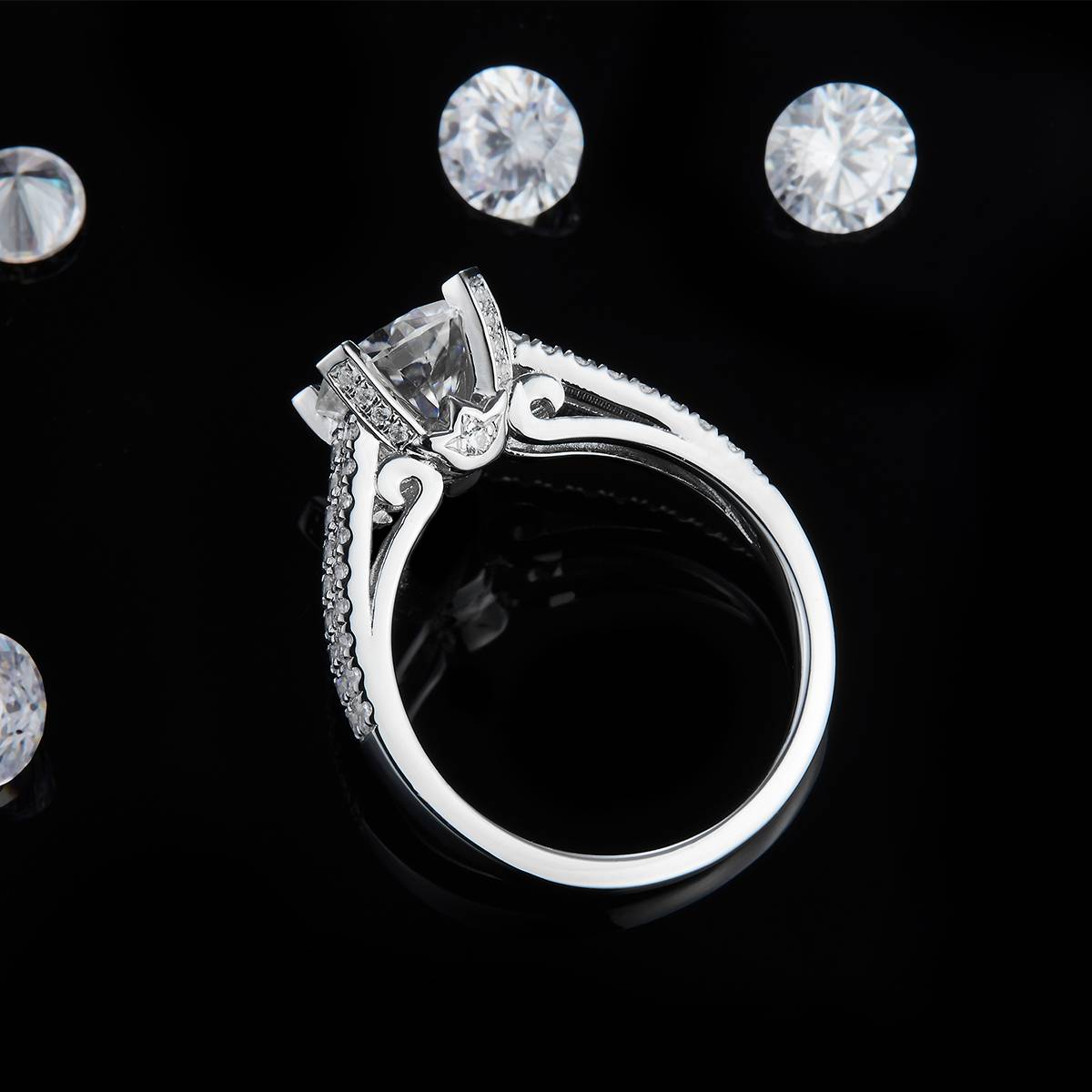 豪镶四爪女戒S925银镀白金定制莫桑钻2.0ct