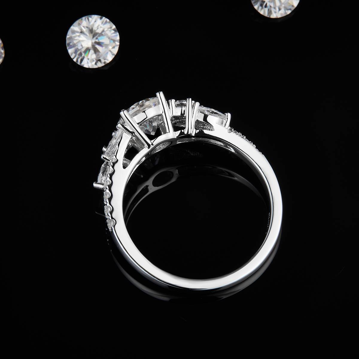 轻奢女戒S925银镀白金定制选款主石莫桑钻1.0ct/副石高碳钻