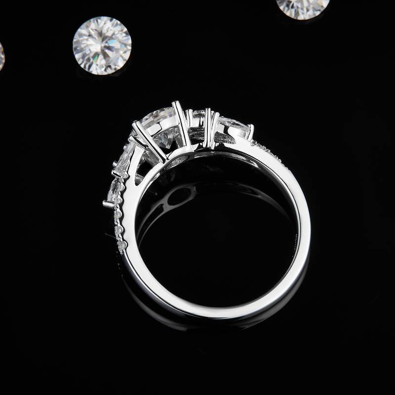 Affordable LuxuryWomen's RingS925银镀白金定制选款主石Moissanite1.0ct/副石高碳钻