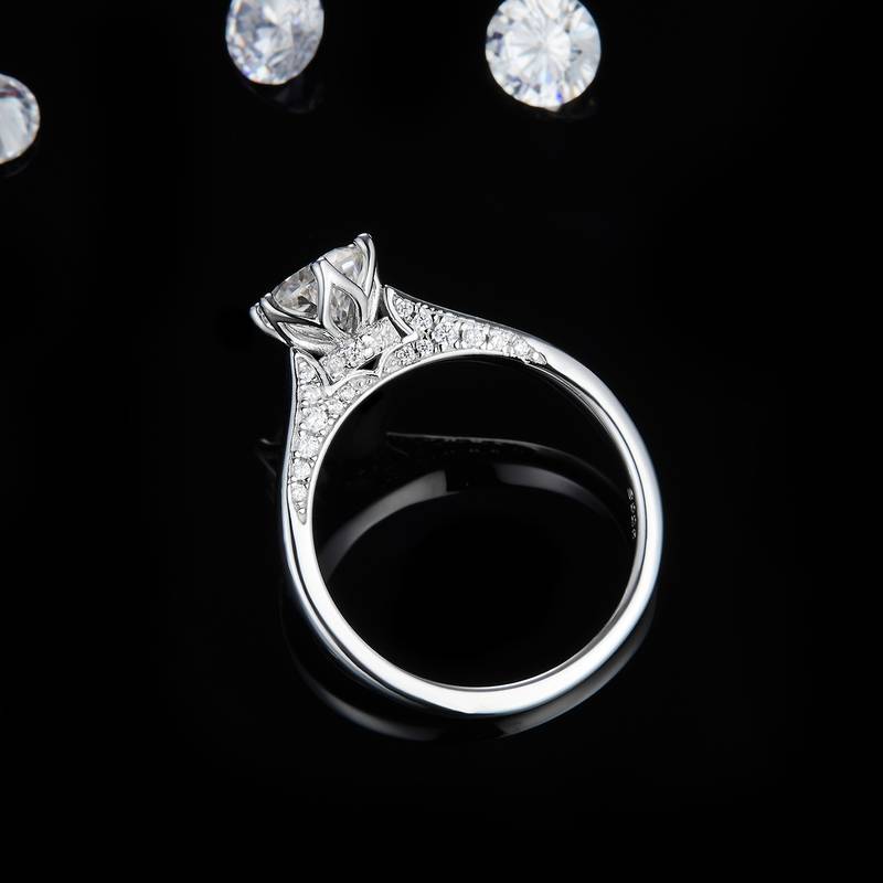 单头女戒S925银镀白金定制选款主石莫桑钻1.0ct/副石高碳钻