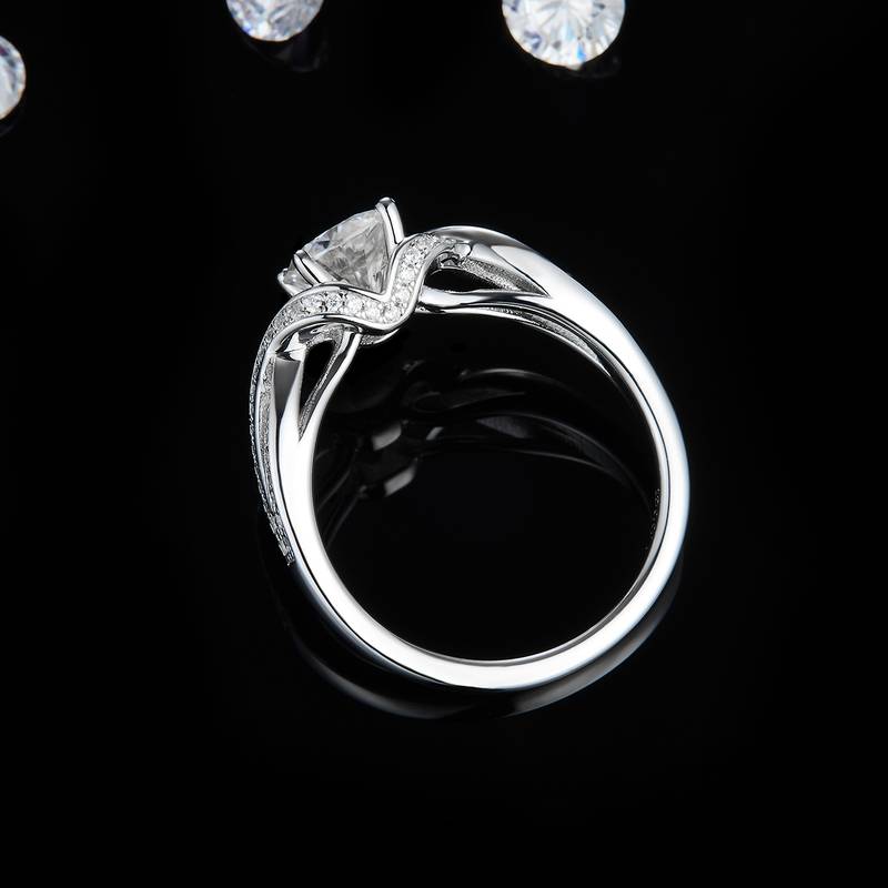 四爪女戒S925银镀白金定制选款主石莫桑钻1.0ct/副石高碳钻