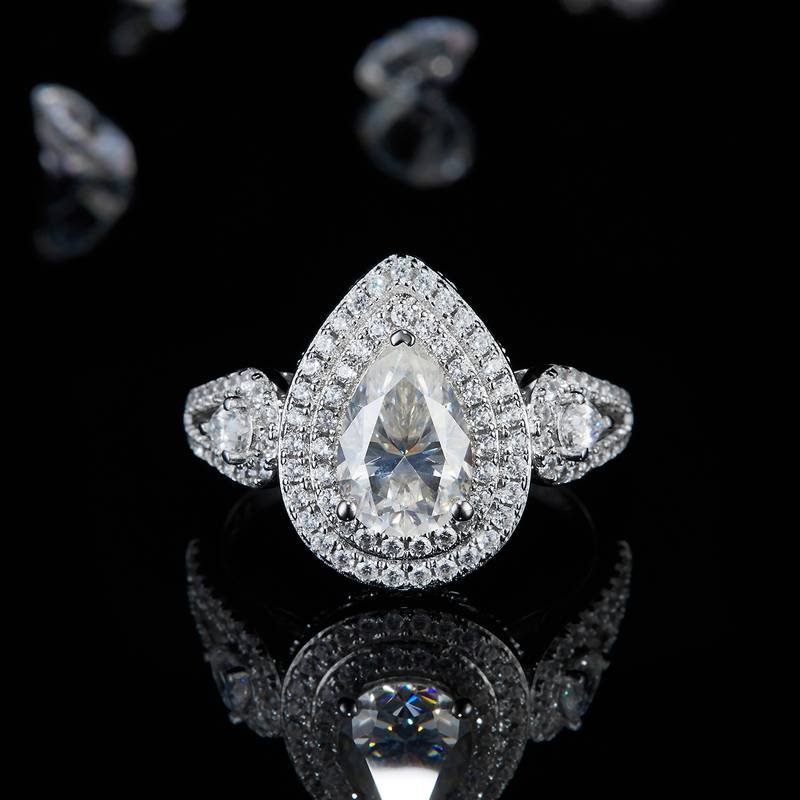 豪华梨形Women's RingS925银镀白金定制选款主石Moissanite1.5ct/副石高碳钻