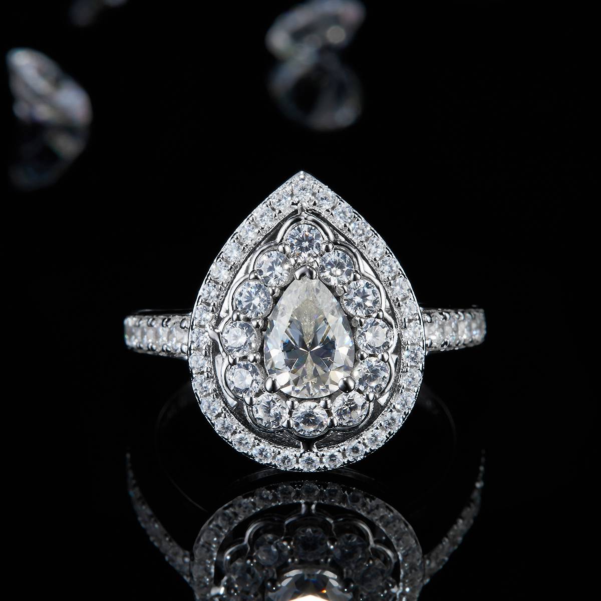 轻奢梨形女戒S925银镀白金定制选款主石莫桑钻0.8ct/副石高碳钻