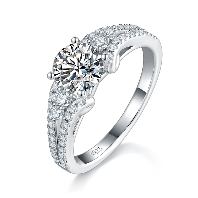 轻奢满钻四爪女戒S925银镀白金定制选款主石莫桑钻1.0ct/副石高碳钻