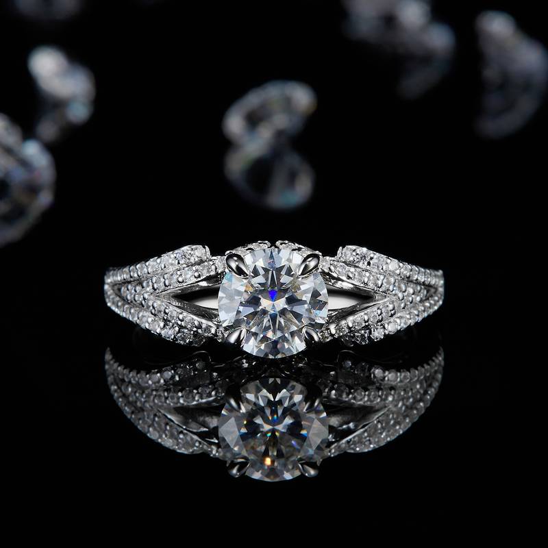轻奢四爪女戒S925银镀白金定制选款主石莫桑钻1.0ct/副石高碳钻