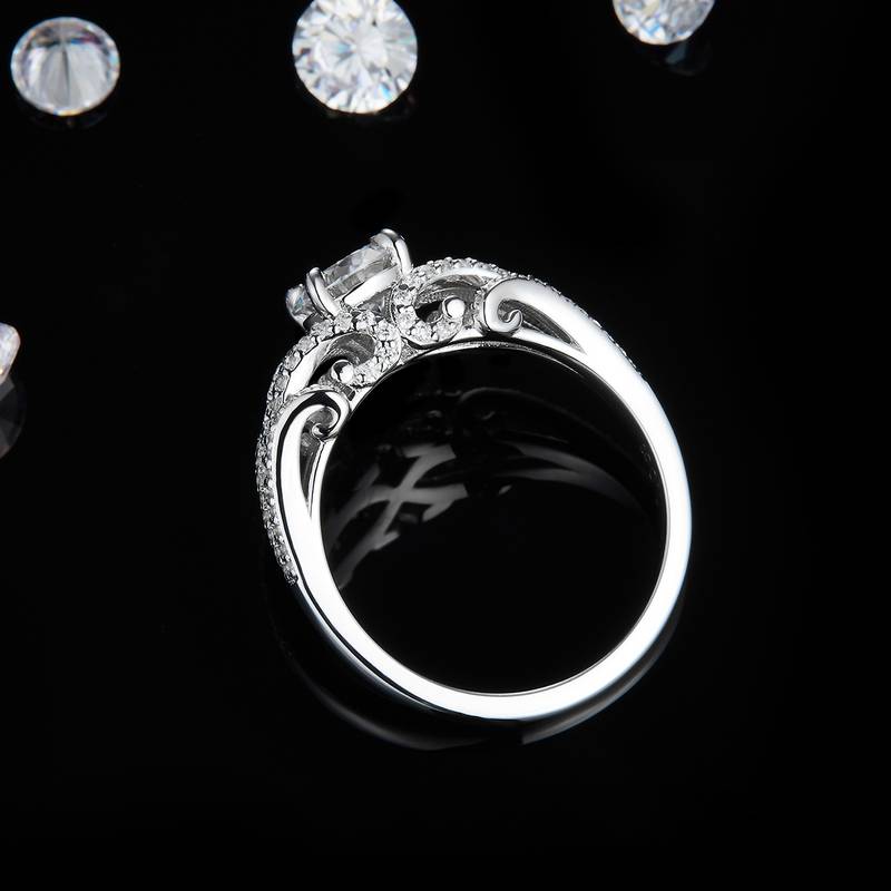 轻奢四爪女戒S925银镀白金定制选款主石莫桑钻1.0ct/副石高碳钻