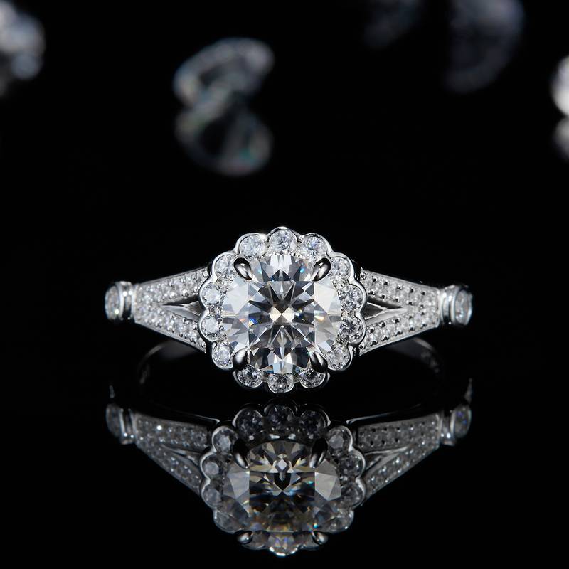 轻奢圆包女戒S925银镀白金定制选款主石莫桑钻1.0ct/副石高碳钻