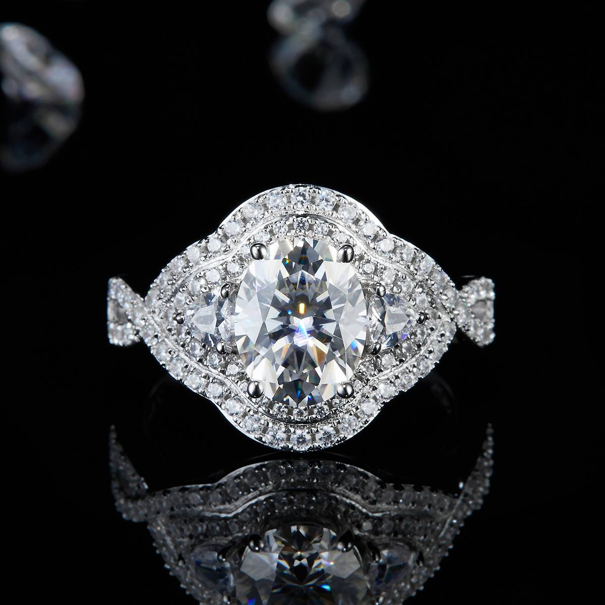 Exquisite egg shaped women's ring S925 silver plated platinum custom selection main stone moissanite diamond 2.0ct/secondary stone high carbon diamond