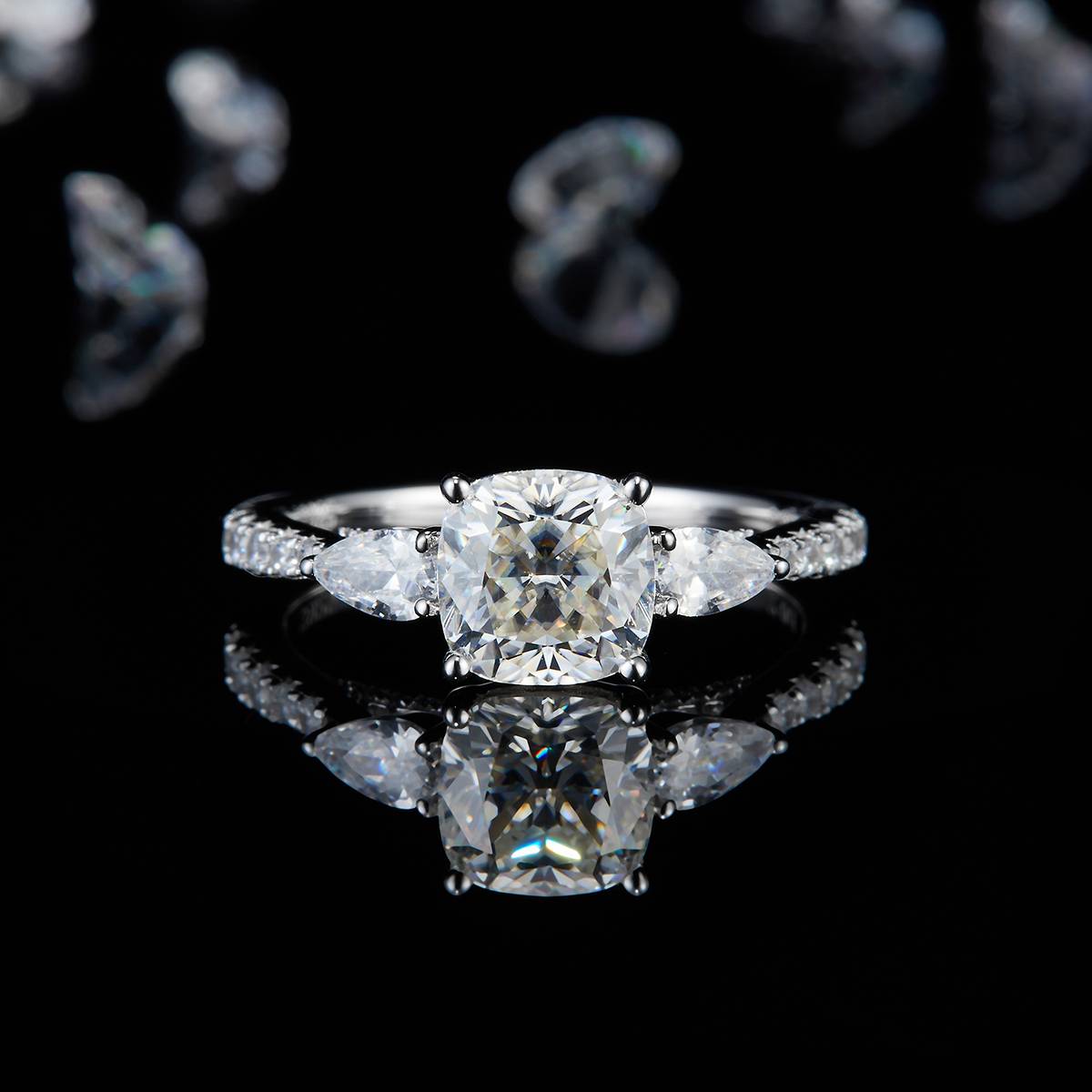 时尚公主方女戒S925银镀白金定制选款主石莫桑钻2.0ct/副石高碳钻