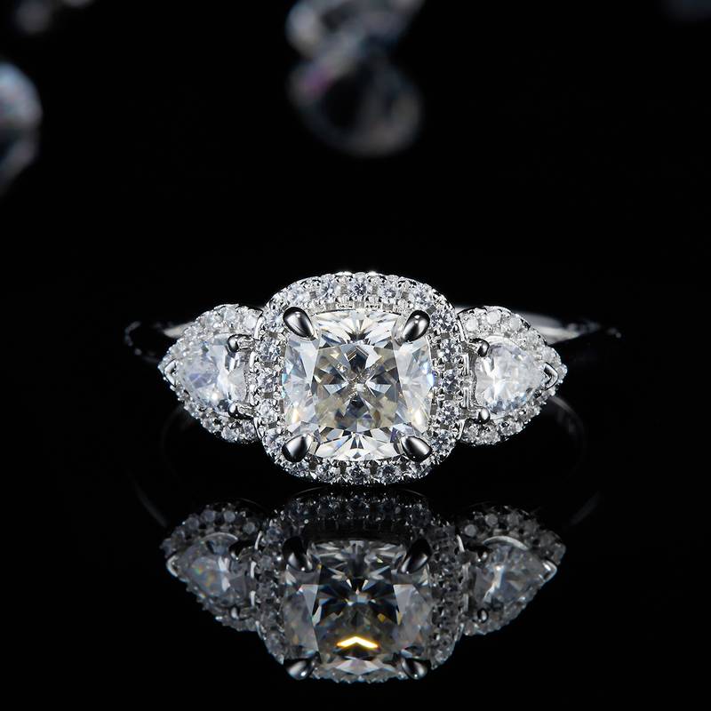 三石款女戒S925银镀白金定制选款主石莫桑钻1.0ct/副石高碳钻