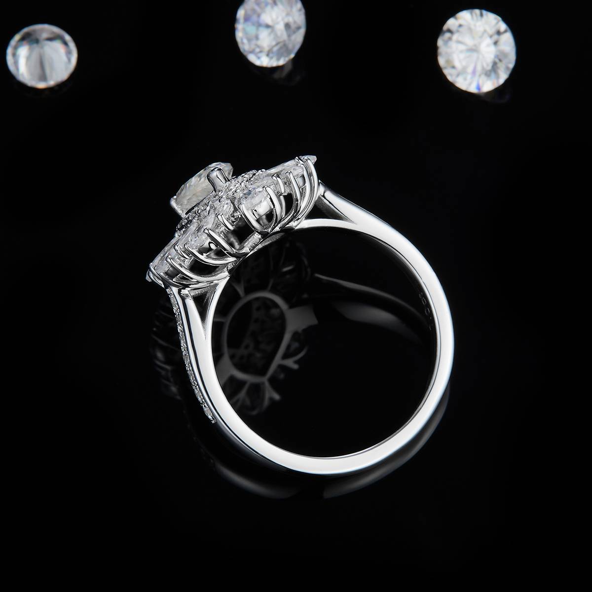 奢华风梨形女戒S925银镀白金定制选款主石莫桑钻1.0ct/副石高碳钻