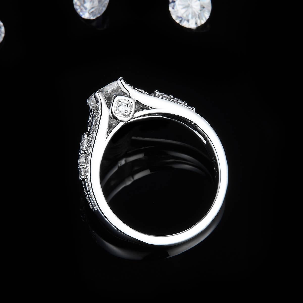 Exquisite diamond studded women's ring S925 silver plated platinum custom selection main stone moissanite 1.0ct/secondary stone high carbon diamond