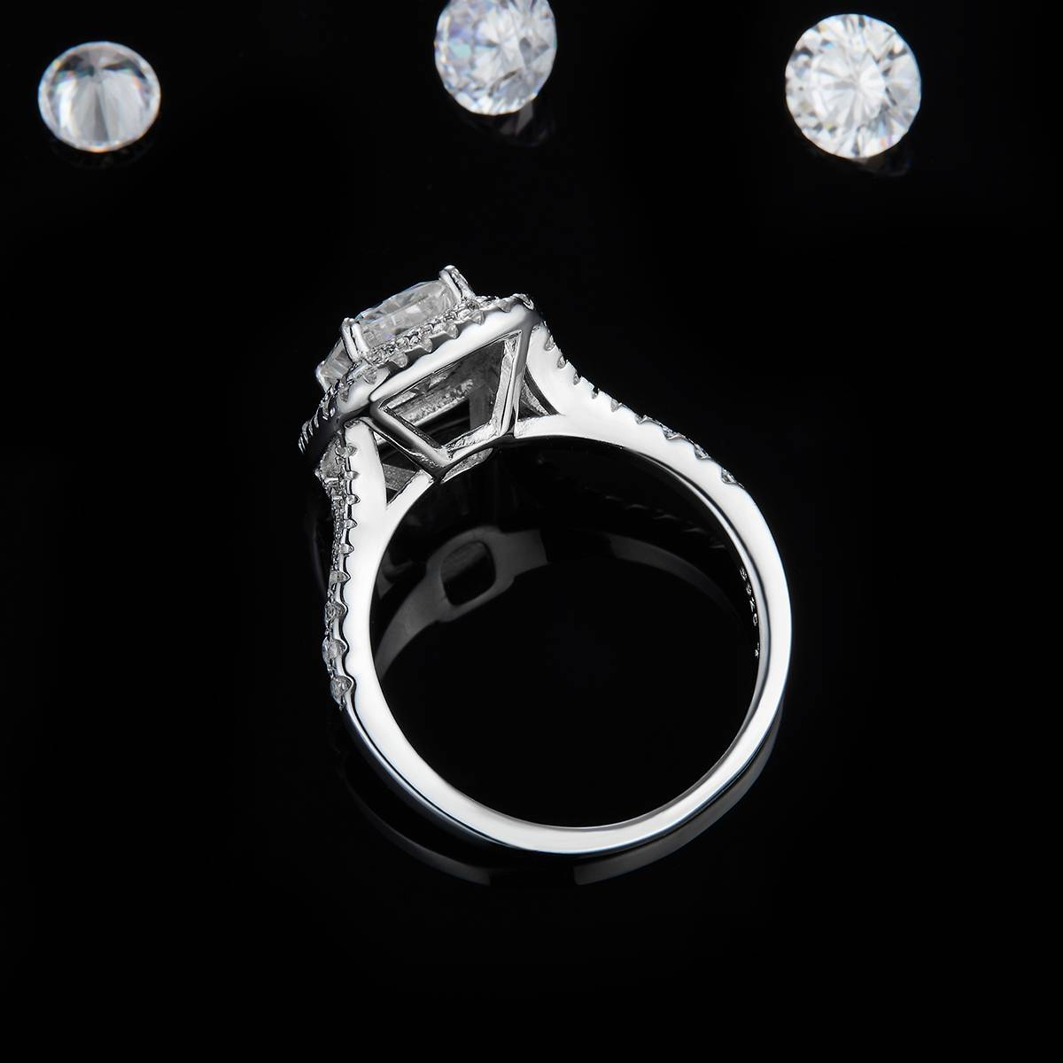 轻奢祖母绿切割女戒S925银镀白金定制选款主石莫桑钻1.0ct/副石高碳钻