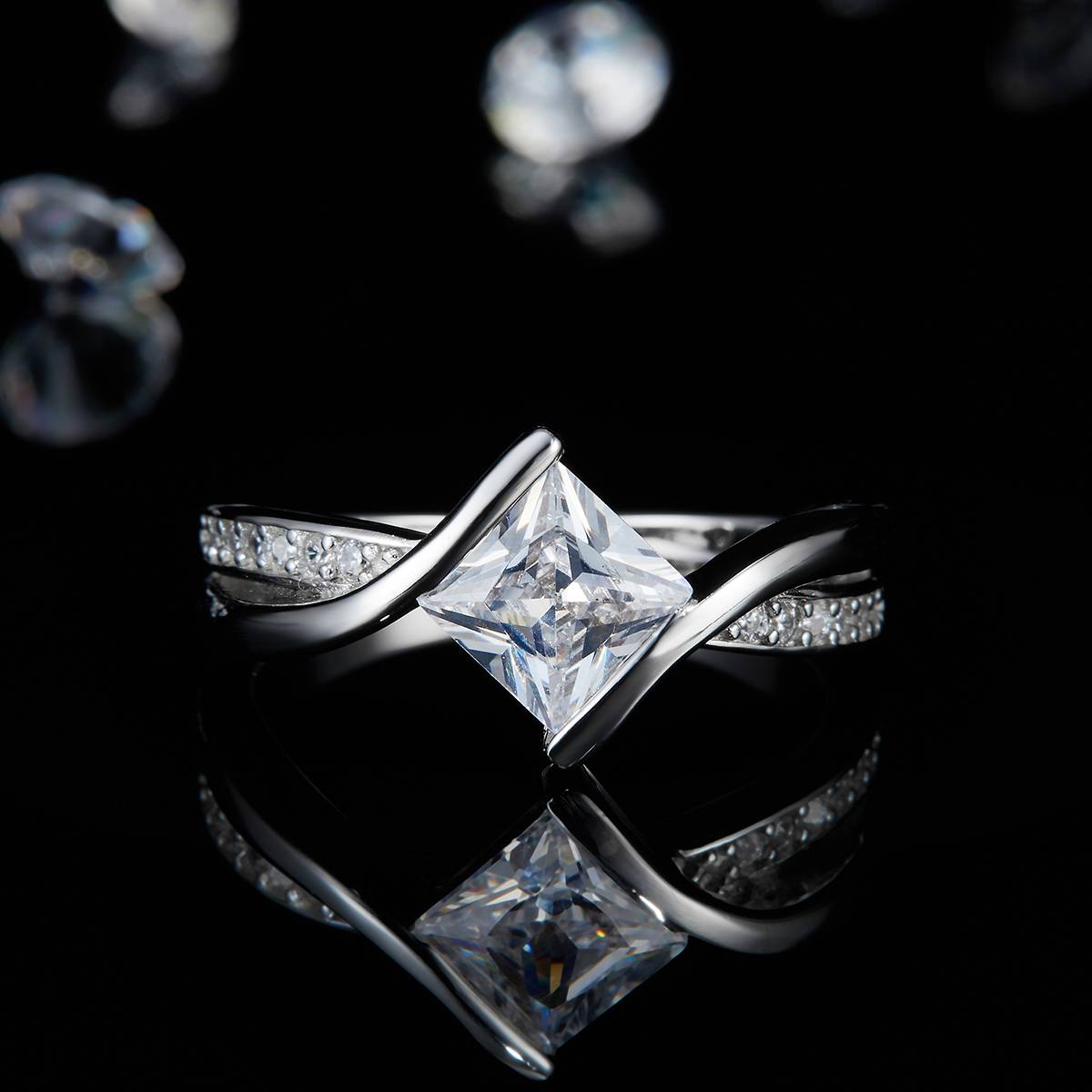 扭臂公主方女戒S925银镀白金定制选款主石莫桑钻1.2ct/副石高碳钻