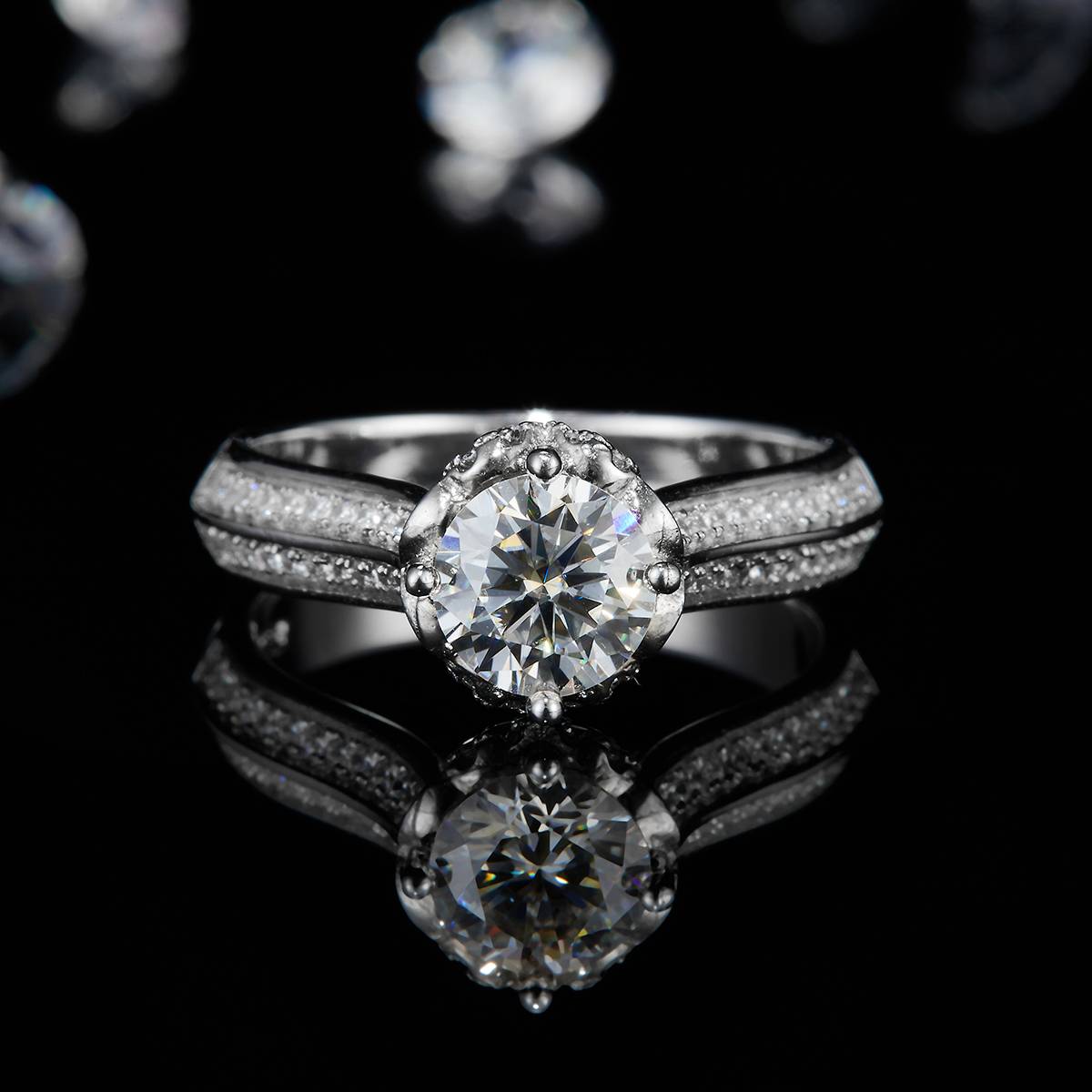 单头女戒S925银镀白金女戒定制选款主石莫桑钻1.0ct/副石高碳钻