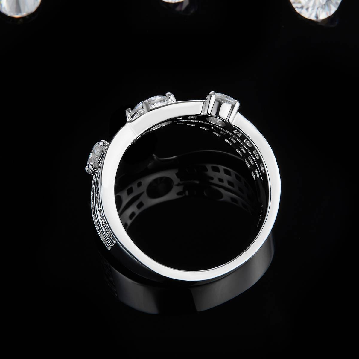 轻奢满钻女戒S925银镀白金定制选款主石莫桑钻0.4ct/副石高碳钻